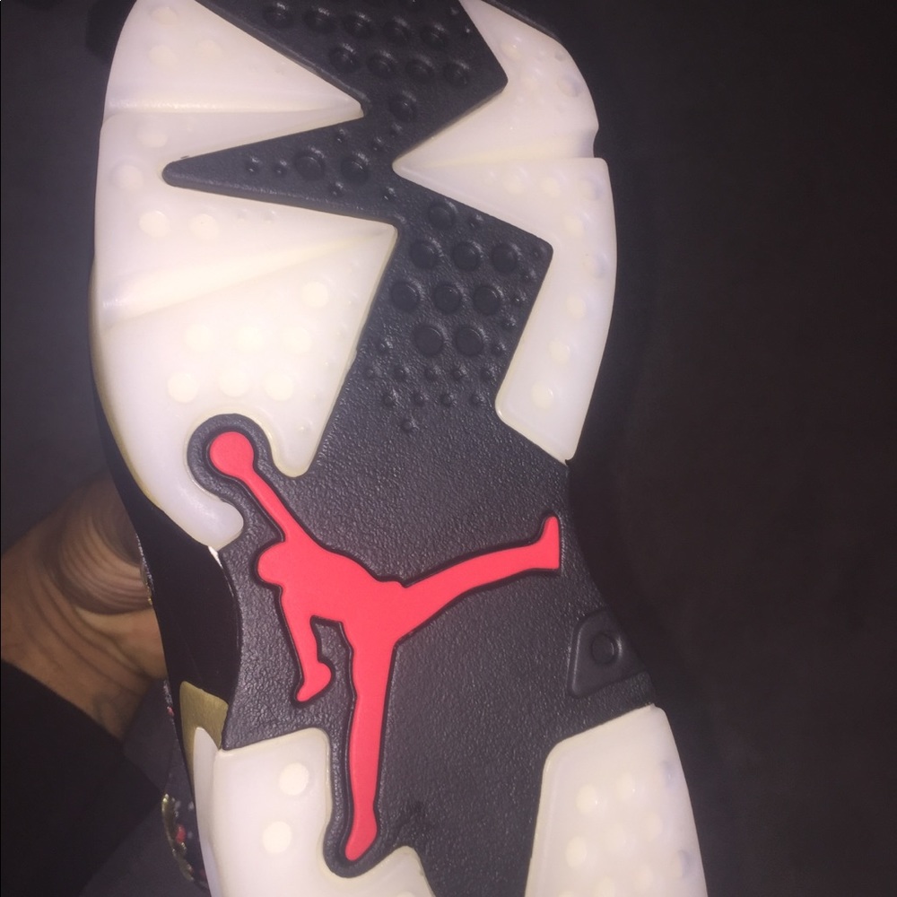 Size 8.5 - Picture 2 of 2